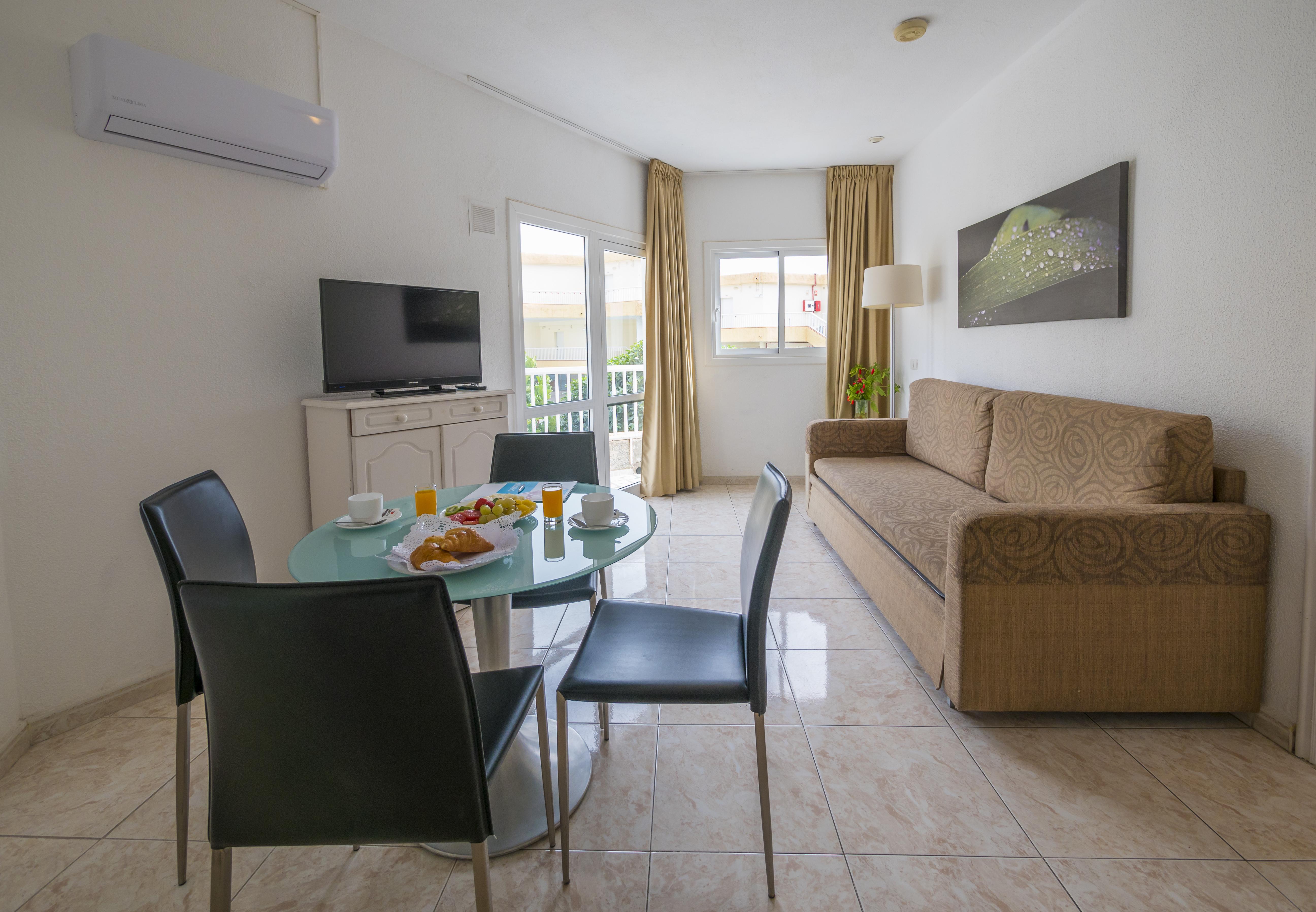 Apartahotel Checkin Atlántida Los Cristianos (Tenerife)